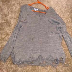 Distressed sweater 🧡